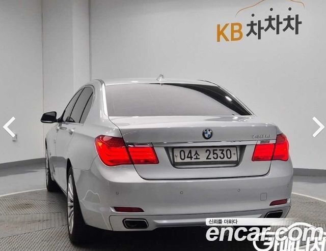 BMW 7-Series 2011 — photo 2