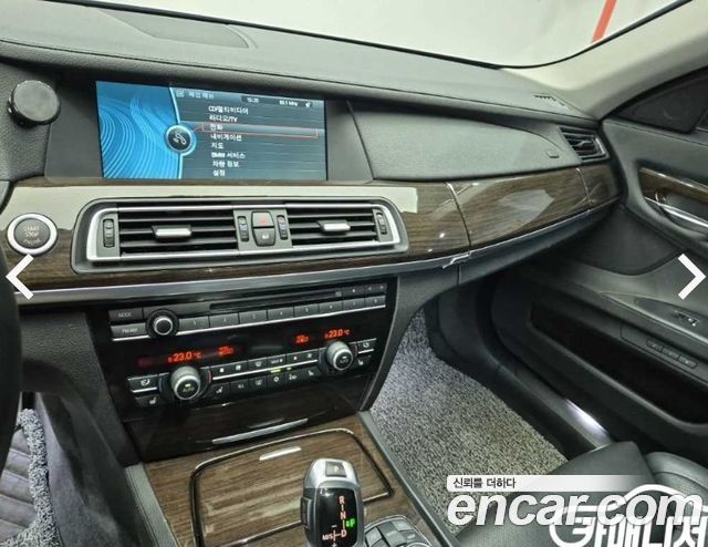 BMW 7-Series 2011 — photo 10