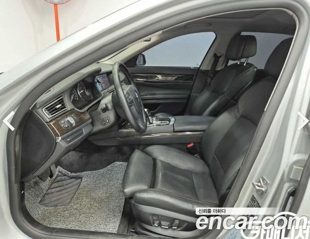 BMW 7-Series 2011 — photo 11