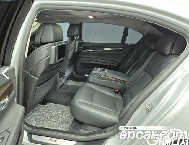 BMW 7-Series 2011 — photo 12