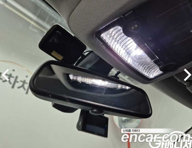 BMW 7-Series 2011 — photo 17