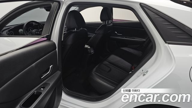 Hyundai AVANTE 2021 — photo 18