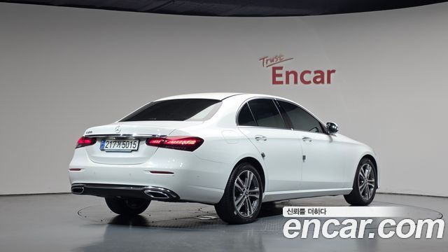 Mercedes-Benz E-Class 2023 — photo 2