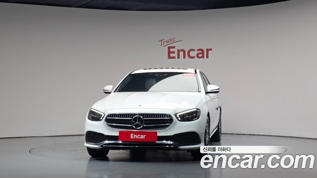 Mercedes-Benz E-Class 2023 — photo 3