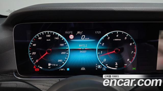 Mercedes-Benz E-Class 2023 — photo 11