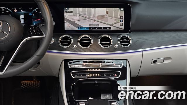 Mercedes-Benz E-Class 2023 — photo 19