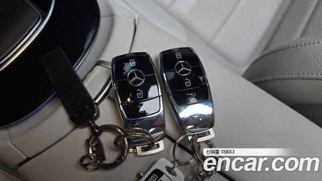 Mercedes-Benz E-Class 2023 — photo 22