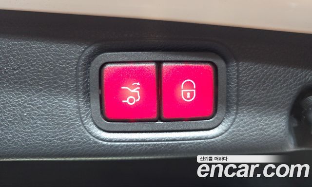 Mercedes-Benz E-Class 2023 — photo 26