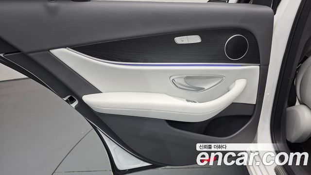 Mercedes-Benz E-Class 2023 — photo 15