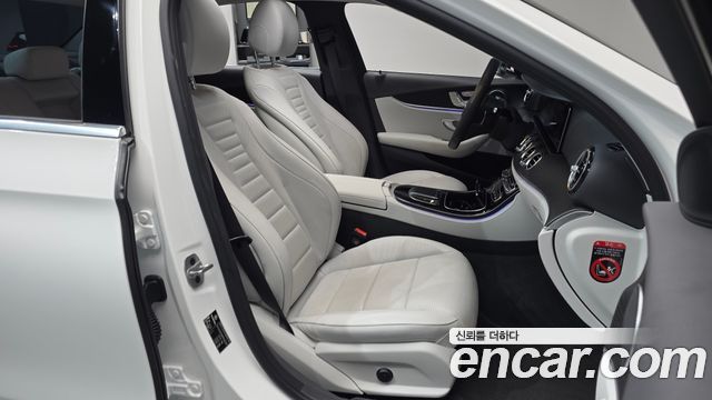 Mercedes-Benz E-Class 2023 — photo 16