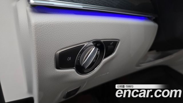 Mercedes-Benz E-Class 2023 — photo 27