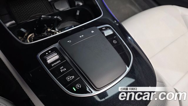 Mercedes-Benz E-Class 2023 — photo 32