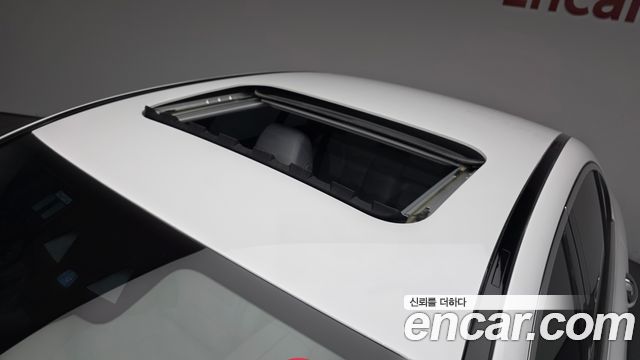 Mercedes-Benz E-Class 2023 — photo 34