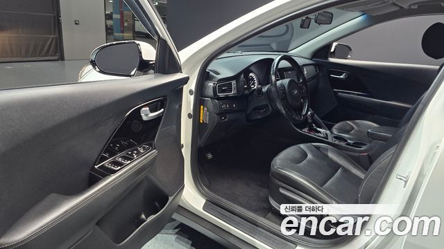 Kia Niro 2017 — photo 13