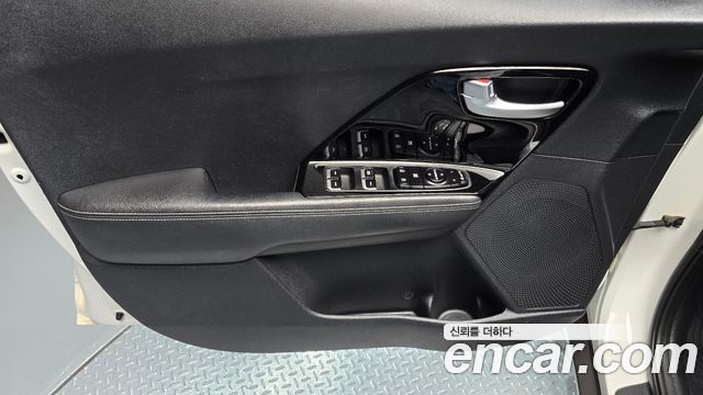 Kia Niro 2017 — photo 14