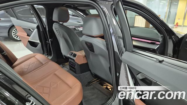 BMW 5-Series 2026 — photo 12