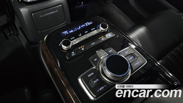 Genesis EQ900 2016 — photo 19