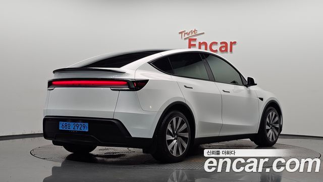 Tesla Model Y 2025 — photo 2