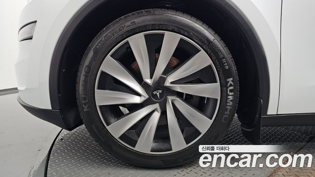 Tesla Model Y 2025 — photo 5