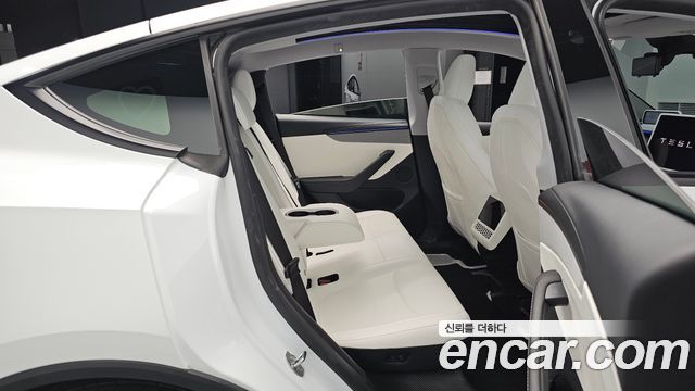 Tesla Model Y 2025 — photo 11