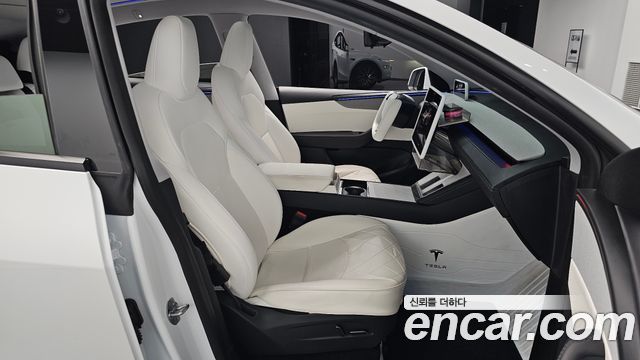 Tesla Model Y 2025 — photo 12