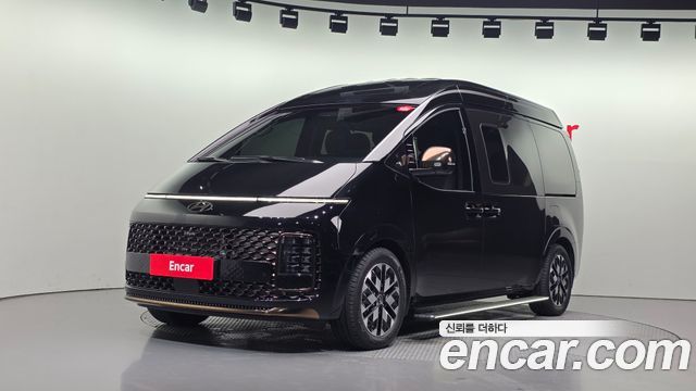 Hyundai Staria 2025 — photo 1