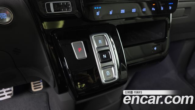 Hyundai Staria 2025 — photo 12