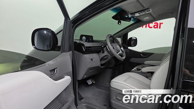 Hyundai Staria 2025 — photo 13
