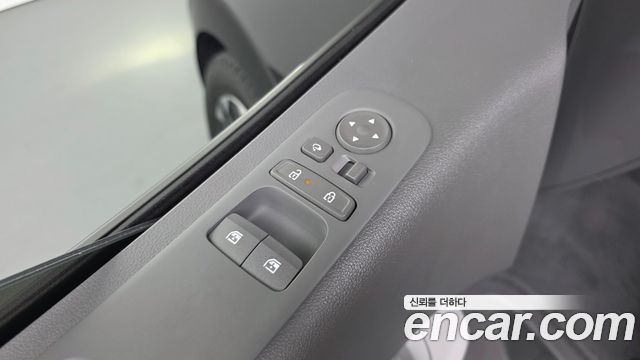 Hyundai Staria 2025 — photo 17