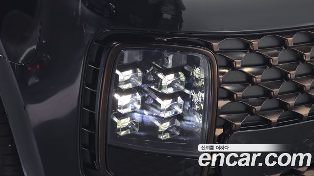 Hyundai Staria 2025 — photo 8