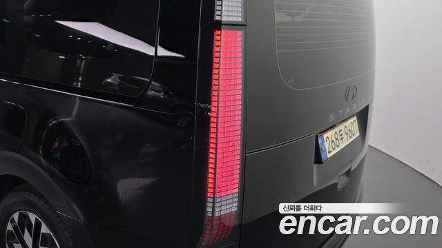Hyundai Staria 2025 — photo 9