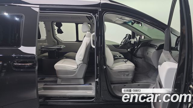 Hyundai Staria 2025 — photo 28