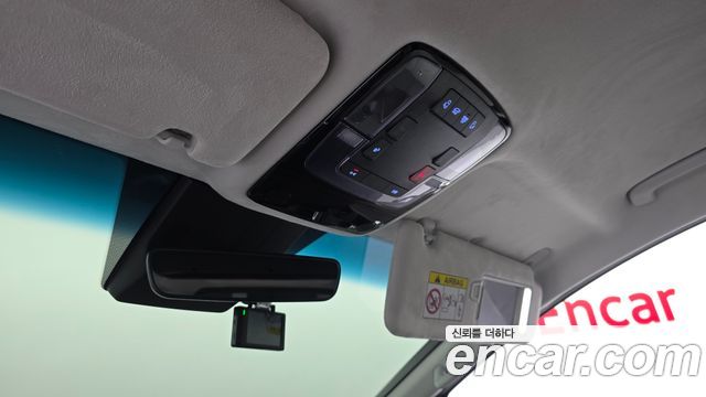 Hyundai Staria 2025 — photo 31