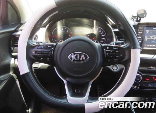 Kia Stonic 2018 — photo 10