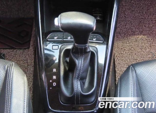 Kia Stonic 2018 — photo 11
