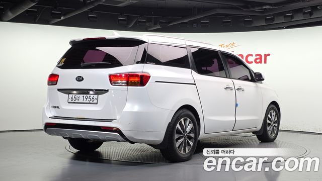 Kia Canival 2015 — photo 2
