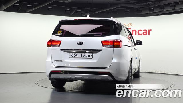 Kia Canival 2015 — photo 4