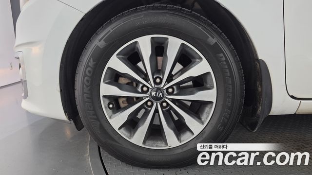 Kia Canival 2015 — photo 5
