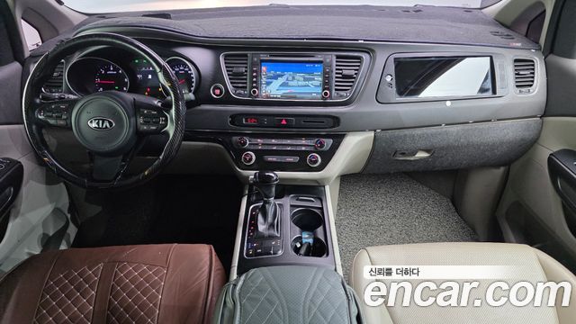 Kia Canival 2015 — photo 7