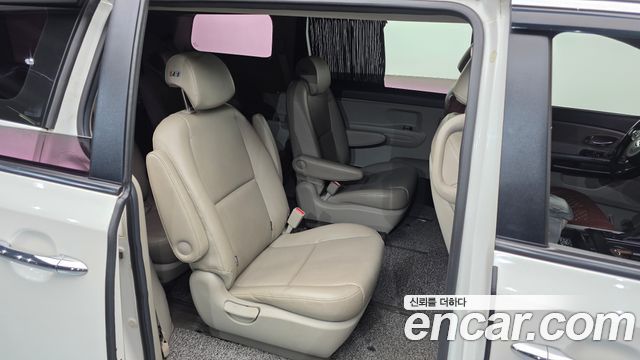 Kia Canival 2015 — photo 12