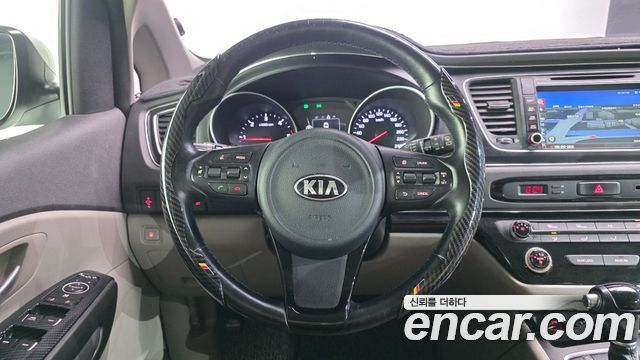Kia Canival 2015 — photo 13