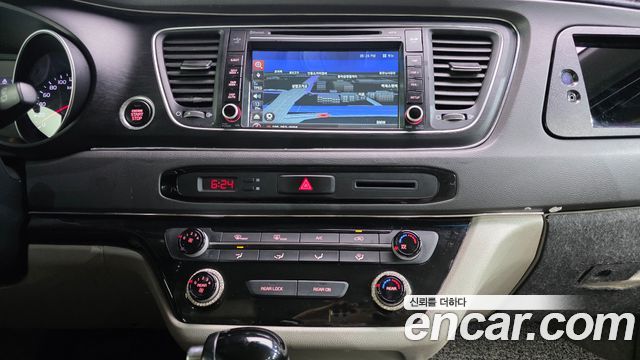 Kia Canival 2015 — photo 14