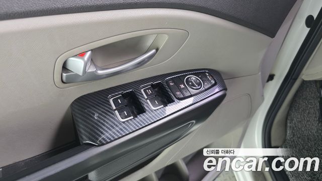Kia Canival 2015 — photo 17