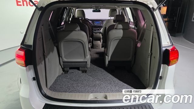 Kia Canival 2015 — photo 20