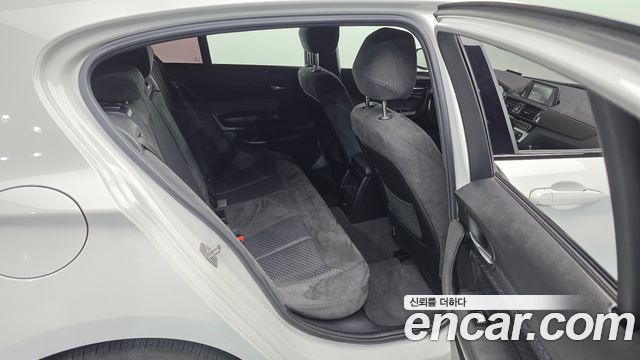 BMW 1-Series 2018 — photo 12