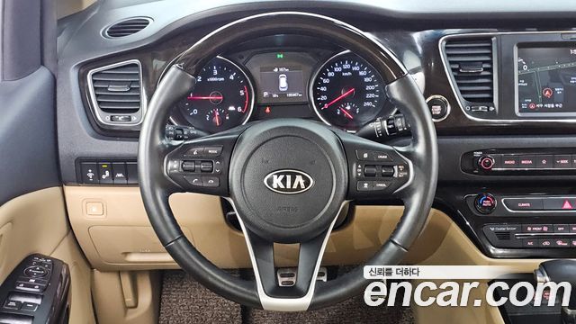 Kia Canival 2019 — photo 11