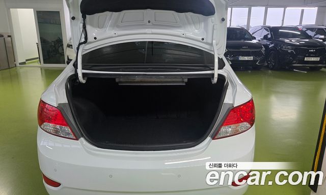 Hyundai Accent 2015 — photo 18