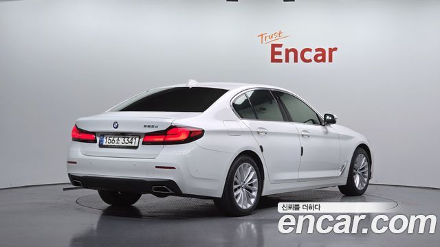 BMW 5-Series 2021 — photo 2