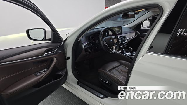 BMW 5-Series 2021 — photo 13