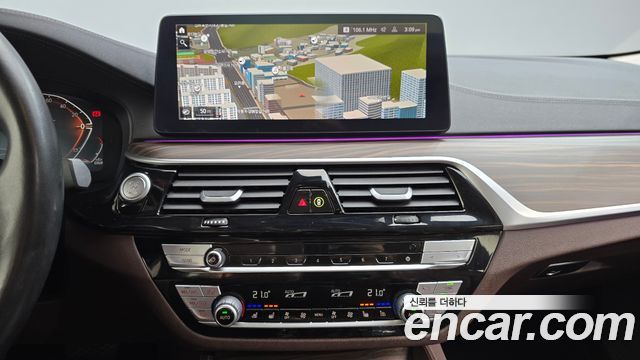 BMW 5-Series 2021 — photo 18